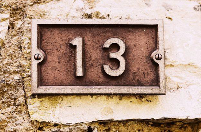 FINESTRE SULLA STORIA: l’origine della superstizione del numero 13
